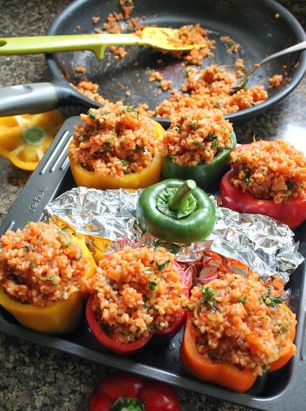 Food Lust People Love: Piperies Yemistes me Pligouri - Bulgur Stuffed Peppers #SundaySupper Bulgar Recipes, Greek Vegetarian, Stuffed Peppers Beef, Vegan Stuffed Peppers, Bulgur Wheat, Roasted Onions, Meat Snacks, Vegetable Drinks, Roasted Peppers