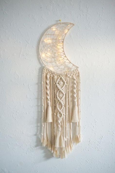 Crescent Moon Wall Hanging, Crescent Macrame, Macrame Moon Diy, Macrame Moon Wall Hangings, Ramadan Macrame, Macrame Moon Dream Catcher, Amazing Science Experiments, Moon Wall Hanging, Pola Macrame