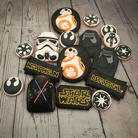 Sweet An's Cookies - Timeline Star Wars Sugar Cookies, Star Wars Stencil, Superhero Cookies, Star Wars Cakes, Star Wars Cookies, Cookies Light, Cool Cookies, Star Wars Party Ideas, Star Wars Ideas