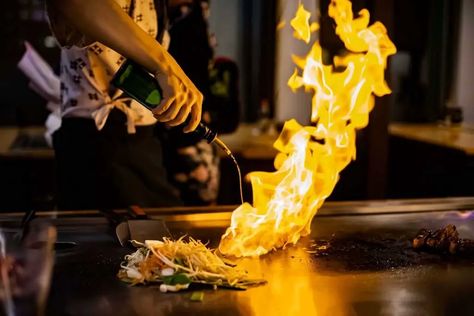 Japanese Teppanyaki, Japanese Barbecue, Teppanyaki Restaurants, Hibachi Restaurant, Boneless Beef Short Ribs, Food Meaning, Kobe Beef, Tokyo Restaurant, Korean Barbecue