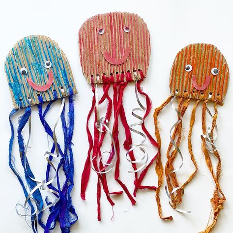 Learn.Craft.Grow. on Instagram: “CARDBOARD & YARN JELLYFISH 🌊 ⁣ Under the sea crafts are always a hit with my kids, so when we received our yarn 🧶 from @darngoodyarn we…” Cardboard Jellyfish, Yarn Jellyfish, Sari Silk Yarn, Under The Sea Crafts, Jellyfish Art, Sea Crafts, Grow On Instagram, Wool Crafts, Sari Silk