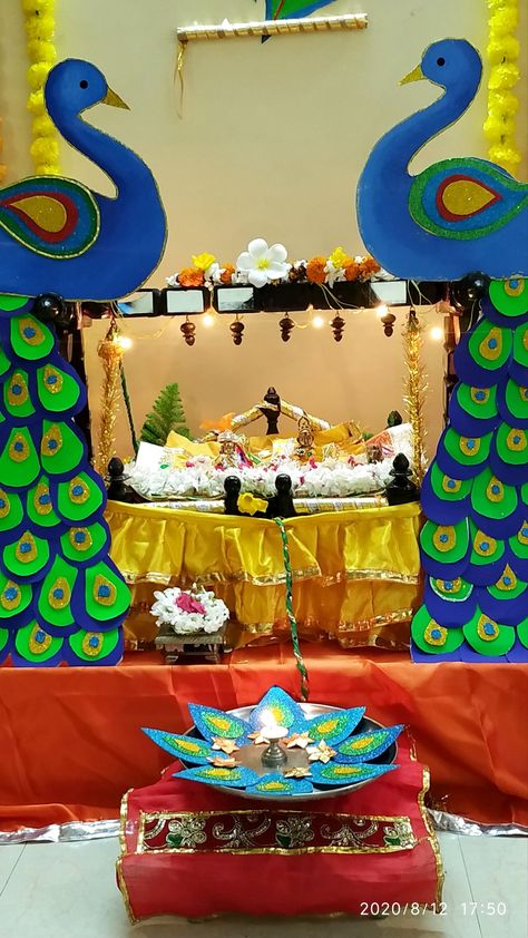 Ganesh Decoration, Ganpati Decoration Theme, Ganpati Decor, Naming Ceremony Decoration, School Function, Bee Crafts For Kids, School Decoration, School Board Decoration, Decoration Theme