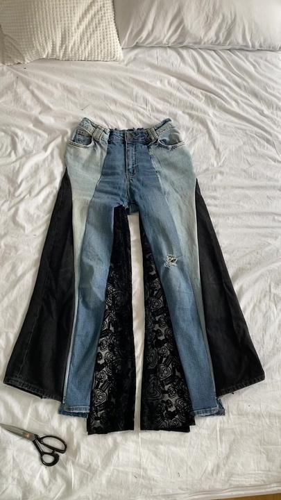 Turning skinny jeans into baggy jeans✧ | TikTok How To Make Jeans Baggy, Too Baggy Jeans Hack, Diy Baggy Jean Designs, Diy Baggy Jeans, Blue Baggy Recycled Denim Jeans, Baggy Jeans Butterfly, Jeans Upcycle, Jeans Diy, Denim Bag