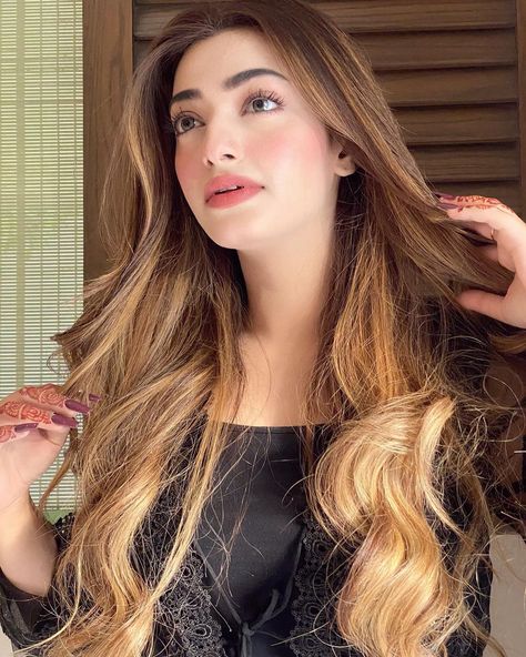 Pakistani Hair Color, Pakistani Hair Colour, Pakistani Hair, Girl Hair Colors, Hair Color Highlights, Girls Eyes, Hair Highlights, Hair Looks, Hair Goals