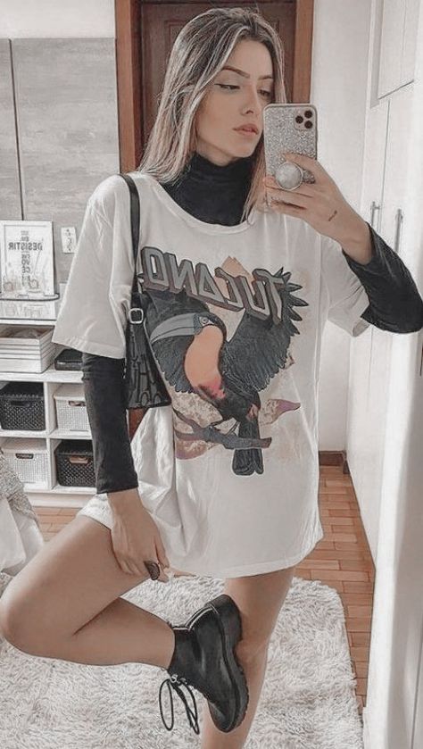 Lollapalooza Outfit Summer Festival, Look Lollapalooza, Rock Festival Outfit, Indie Outfits Ideas, Lollapalooza Outfit, Oversize Tshirt Outfits, Skater Outfits, Sports Outfit, Look Festival