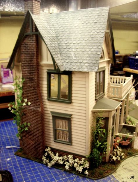 Miniature House Exterior, Doll House Exterior Ideas, Dollhouse Exterior Ideas Color Schemes, Dollhouse Exterior Ideas, Dollhouse Exterior, House Floor Design, Doll House Plans, House Design Pictures, Sims House Plans