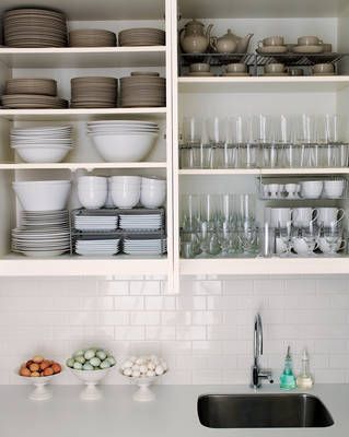 Tips For Organizing Your Cabinets: http://blog.akatlanta.com/2012/08/kitchen-cabinet-organization-tips.html Dapur Moden, Organiser Cucina, Kitchen Cabinet Organization Ideas, Kabinet Dapur, Outdoor Kitchen Appliances, Small Kitchen Storage, Open Cabinets, Kitchen Hacks Organization, Kitchen Cabinet Organization