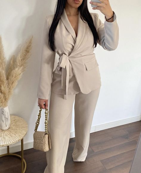 Ootd Classe, Ensemble Blazer, Cute Professional Outfits, Classy Work Outfits, Classy Casual Outfits, Fashion Hacks Clothes, Neutral Outfit, Modest Fashion Outfits, Neutral Fashion