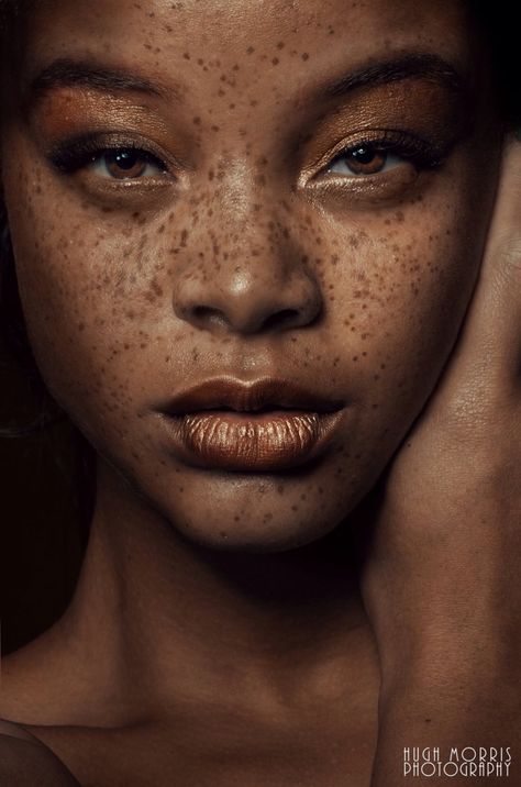 Beautiful Black Girls With Freckles, The Blacker The Berry, Beautiful Freckles, Freckles Girl, Freckle Face, Photographie Portrait Inspiration, 영감을 주는 캐릭터, Interesting Faces, 인물 사진