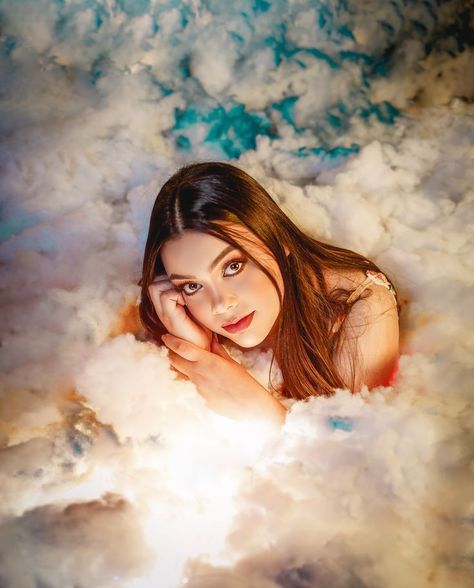 Angel Photoshoot Ideas, Cloud Photoshoot Ideas, Cloud Photoshoot, Photography Elements, Valentine Photo Shoot, Cloud Photos, Concept Photography, Dreamy Photography, Creative Photoshoot Ideas