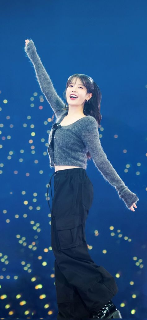 Iu Girlfriend Material Wallpaper, Iu Wallpaper Lockscreen Cute, Iu Kpop, Korean Products, Iu Fashion, Her World, Bts Video, Concert Outfit, Korean Singer