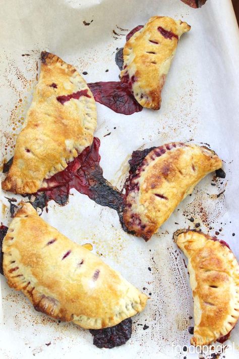 Blackberry Turnovers Recipe (Hand Pies) Blackberry Turnovers, Blackberry Hand Pies, Turnover Recipes, Hand Pie Recipes, Fudge Recipes Easy, Hand Pies, Pastry Dough, Fudge Recipes, Pie Crust