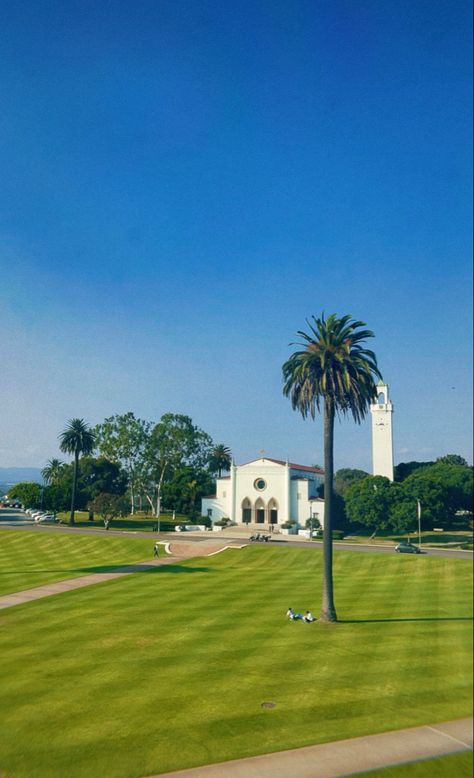 Sunken Gardens and Sacared Heart Chapel Lmu University, Loyola Marymount University, Sunken Gardens, La Life, Sunken Garden, Dream College, Dream School, College Campus, School College