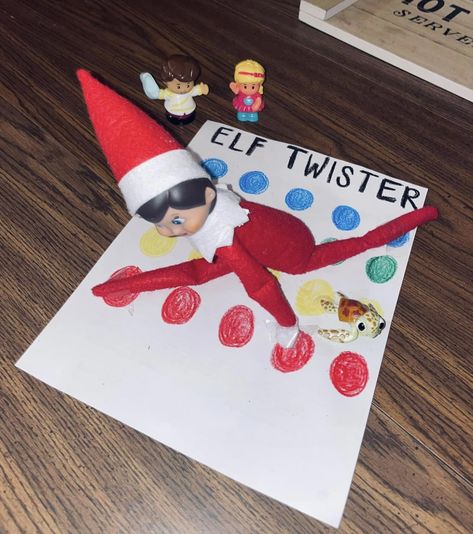 Elf On The Shelf Pet Ideas, Elf On Shelf Funny, Elf Classroom, Elf Ideas Easy, Easy Elf On The Shelf, Bad Elf, Easy Elf, Elf Magic, Awesome Elf On The Shelf Ideas