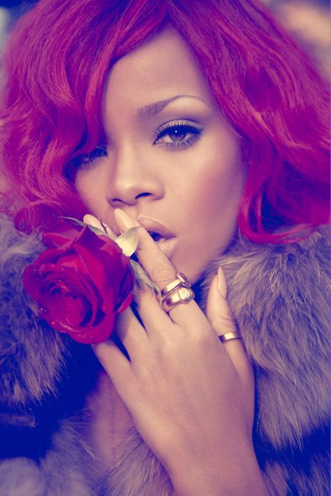 . Rihanna Edits, Rihanna Red Hair, Rihanna Song, Looks Rihanna, Rihanna Love, Jim Parsons, Mario Sorrenti, Wallpaper Laptop, Favorite Makeup Products