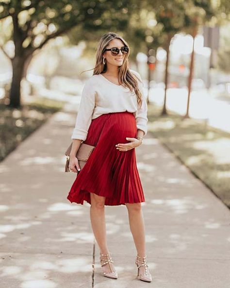 23 Cute Pregnancy Outfits Worth Copying | StayGlam Cute Summer Pregnancy Outfits, Cute Pregnancy Outfits, Kemeja Denim, Summer Pregnancy Outfits, Prego Outfits, Pregnant Outfit, Casual Maternity Outfits, Pregnancy Outfit, Winter Maternity Outfits