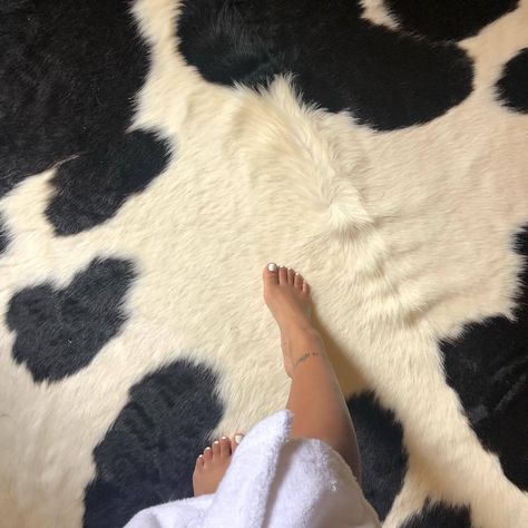 Southwestern Color Palette, Cow Rug, Girl Apartment, Rug Aesthetic, Welcome To My House, Animal Rug, Rich Home, Rich Girl Lifestyle, Future Apartment