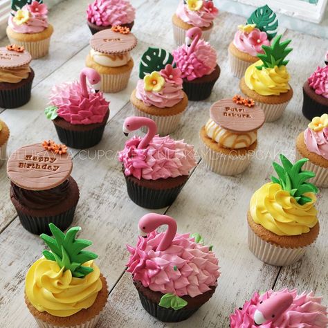 @lulukaylacupcake on Instagram: “Heat up your summer with these adorable  Flamingo Cupcakes! They are decorated to look like pink flamingos. Perfect for summer birthdays,…” Hawaiian Birthday Party Cupcakes, Cupcake Hawaiian Theme, Tropical Party Cupcakes, Hawaii Themed Cupcakes, Hawaiian Party Cupcakes, Tropical Birthday Cupcakes, Hawaii Cupcakes Ideas, Tropical Cupcake Ideas, Hawaiian Themed Cupcakes