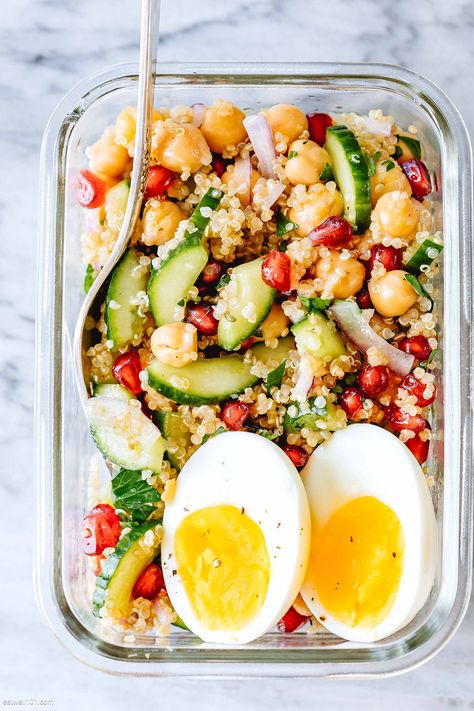 Chickpea Quinoa Salad Meal Prep - Full of good-for-you ingredients, and so easy to prepare, this chickpea quinoa salad meal prep is packed with flavor. - #recipe by #eatwell101 Gina Livy Recipes Lunch, Quinoa Salad Meal Prep, Quinoa Salad Meal, Gina Livy, Budha Bowls, Gut Protocol, Prep Salad, Cauliflower Breadsticks, Easy Quinoa Salad