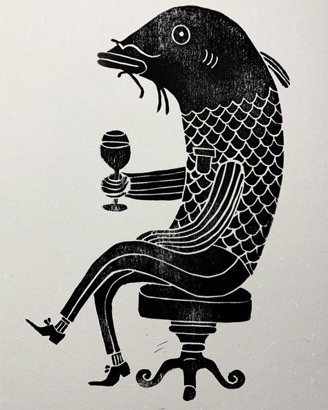 Linocut, wine drinking fishman Linocut Art Animals, Funny Fish Illustration, Koi Fish Linocut, Linocut Graphic Design, Fish Drinking Beer, Simple Lino Print Ideas, Vintage Linocut, Fish Linocut, Simple Linocut