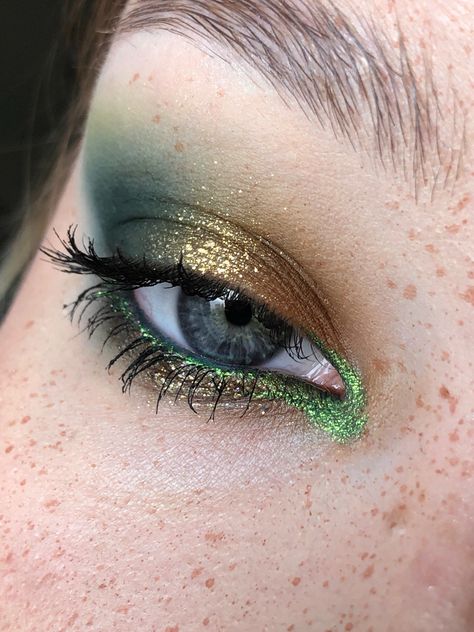 Simple Dark Green Makeup Looks, Green Emerald Eye Makeup, Bottle Green Makeup Look, Evermore Eye Makeup, Green Brown Eye Makeup, Green Gold Makeup Looks, Green Formal Makeup, Art Nouveau Makeup, Green Sparkle Makeup