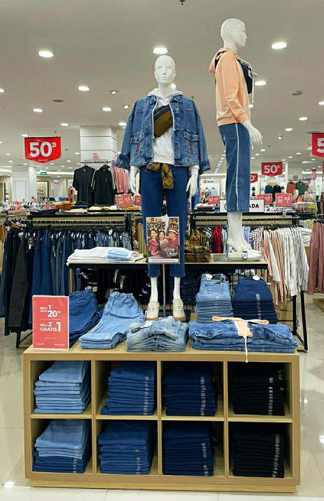 Visual Merchandising Merchandising Jeans, Visual Merchandising Displays Table, Visual Merchandiser, Visual Merchandising Displays, Fashion Content, Display Table, Merchandising Displays, Visual Merchandising, Denim Fashion