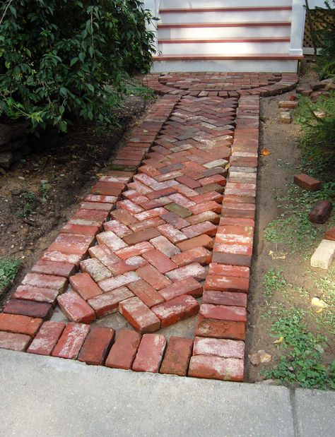 Smart DIY bricklaying Design Ideas - Engineering Discoveries Sand Patio, Painted Concrete Steps, Brick Patterns Patio, Brick Pathway, Brick Path, Brick Walkway, Pathway Landscaping, Concrete Walkway, Path Ideas