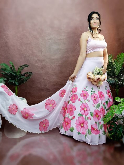 Pink Lehenga For Wedding, Pink Organza Lehenga, Baby Pink Lehenga, Hand Painted Organza, Spaghetti Blouse, Lehenga For Wedding, Latest Lehenga Choli, Fabric Colour Painting, Fabric Paint Shirt