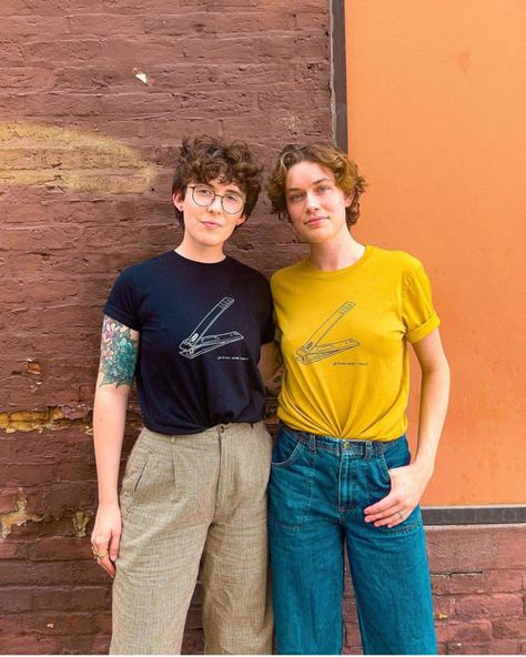 Lesbian Fashion - The Hottest Lesbian Outfits for 2022 - Our Taste For Life 80s Lesbian Fashion, Types Of Lesbian Style, 90s Lesbian Fashion, Butch Lesbian Outfits, Lipstick Lesbian Fashion, Lesbian Style Aesthetic, Marissa Aesthetic, Soft Butch Aesthetic, Queer Women Fashion