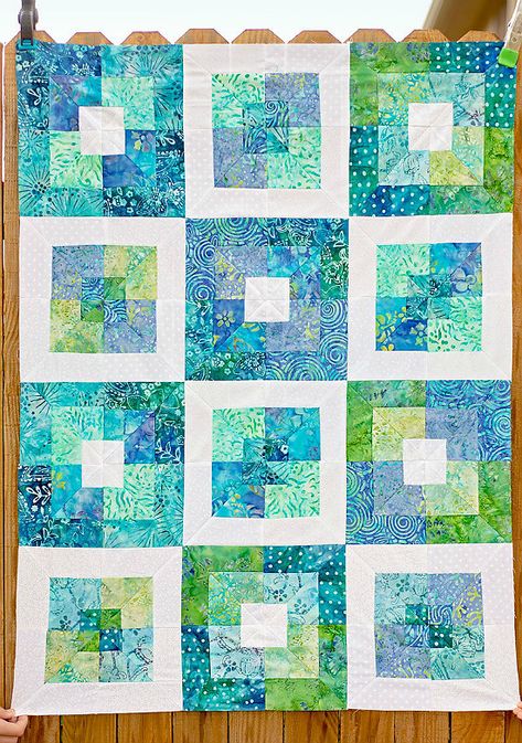 Blue And Green Quilt, Colchas Quilting, Jelly Roll Patterns, Jelly Roll Quilt Patterns, Batik Quilts, Easy Quilt, Beginner Quilt Patterns, Scrap Quilt, Jellyroll Quilts