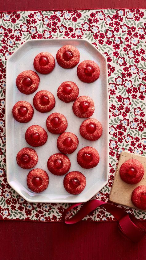 Easy Red Cherry Thumbprint Cookies to Make for Christmasthepioneerwoman Cherry Thumbprint Cookies, Red Velvet Sandwich Cookies, Star Sugar Cookies, Thumbprint Cookies Recipe, Cherry Cookies, Easy Christmas Cookie Recipes, Hot Chocolate Cookies, Christmas Cookies Easy, Best Christmas Cookies