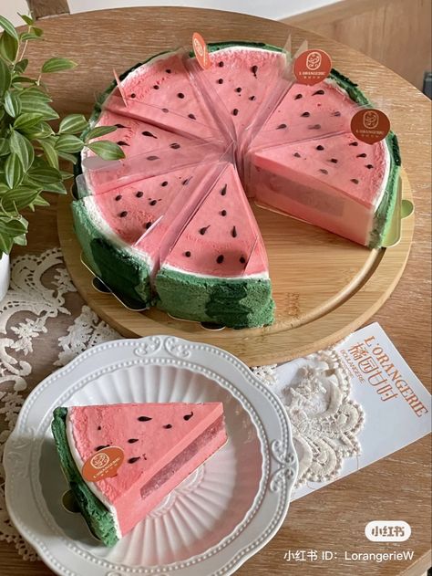 Pretty Desserts Aesthetic, Mille Crepe Cake, Cake Watermelon, Pastel Cupcakes, Watermelon Cake, Funny Birthday Cakes, Leftover Cake, Cute Baking, Cake Decorating Designs