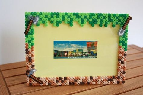 Minecraft frame Hama Minecraft, Perler Bead Designs, Perler Beads Ideas, Minecraft Pictures, Hama Beads Minecraft, Minecraft Birthday Party, Hama Bead, Perler Crafts, Minecraft Decorations