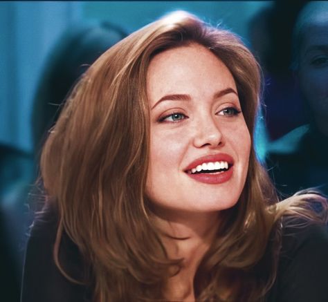 Anjelina Jolli 2000s, Anjalina Jolie, Angelina Jolie 90s, Slimmer Face, Grunge Girl, Aesthetic Women, Feminine Aesthetic, Jolie Photo, Maleficent