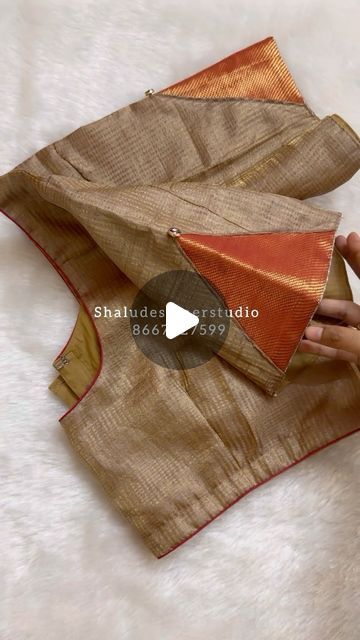 Punam Saree Blouse Design, Plan Blouse Designs Latest, Patchwork Blouse Designs Latest, Simple Pattern Blouse Designs, Plain Blouse Designs Latest Silk, Designer Blouse Patterns Unique Back, Blouse Patch Work Designs, Hands Designs For Blouse, Hand Blouse Designs