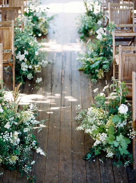 Green And White Aisle Flowers, Wedding Aisle Greenery, Simple Wedding Florals, Wedding Aisle Floral, Marchesa Wedding Gown, Wedding Aisle Flowers, Aisle Arrangements, Green Spring Wedding, Effortless Wedding