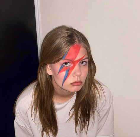 #davidbowie #davidbowiesmakeup #makeupdavidbowie #grunge #vintageaesthetic #the marauders #remuslupin #80s David Bowie Makeup, David Bowie Costume, Halloween Coustumes, Halloween Costume Outfits, Halloween Inspo, Eye Makeup Art, Cute Halloween Costumes, Foto Ideas Instagram, Makati