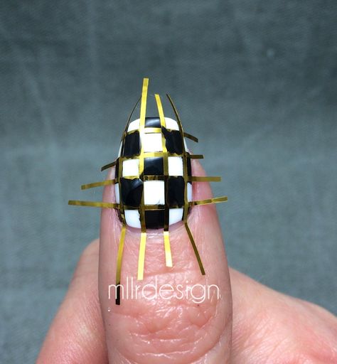 Tutorial for checkered nails How To Checkered Nails, Diy Checkered Nails, Checkered Nails Tutorial, How To Do Checkered Nails, Checkered Nails, Flag Nails, Nail Art Designs Images, Nail Designs Tutorial, Make Tutorial