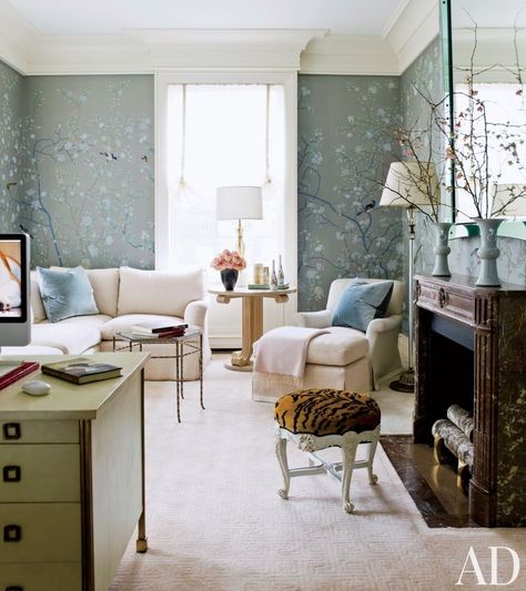 65 Home Office Ideas That Will Inspire Productivity | Architectural Digest Wallpaper Office, Wallpaper Room, Traditional Office, New York City Apartment, Rustic Chair, Chinoiserie Wallpaper, Up House, Décor Boho, Wallpaper Living Room