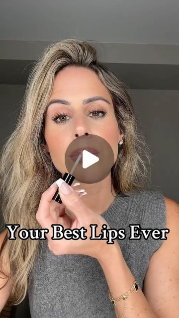 Best Lip Color For Small Lips, Lipliner Tutorial How To Apply, Medium Neutral Skin Tone Makeup, Lip Contouring Filler, Dark Lip Liner Light Lipstick, Full Lips Makeup Tutorial, Lip Liner Tricks, How To Lip Line Your Lips, How To Make Lips Look Bigger