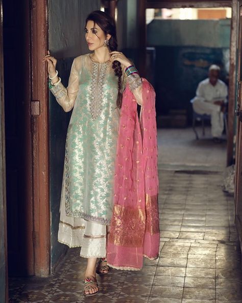 Desi Wardrobe, Pakistan Dress, Shadi Dresses, Pakistani Formal Dresses, Desi Wedding Dresses, Nikkah Dress, Organza Shirt, Collection Couture, Pakistani Wedding Outfits