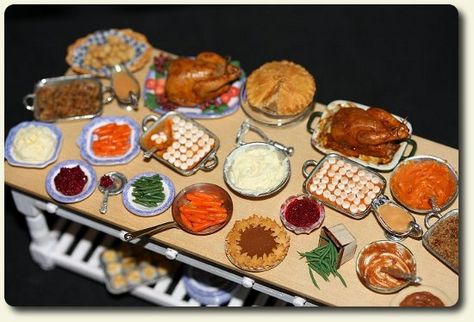 Thanksgiving dinner spread in 1:12 scale Thanksgiving Desserts Cookies, Dinner Spread, Thanksgiving Dinners, Dollhouse Food, Tiny Food, Thanksgiving Desserts, Clay Food, Mini Foods, Artist Profile