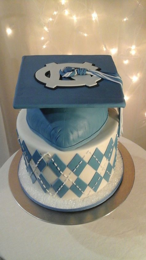 UNC Chapel Hill Graduation Cake Unc Chapel Hill Grad Cap, Unc Graduation, Grad Cakes, North Carolina Colleges, Grad Hat, Unc Chapel Hill, Chapel Hill Nc, Graduation Cake, Dream School