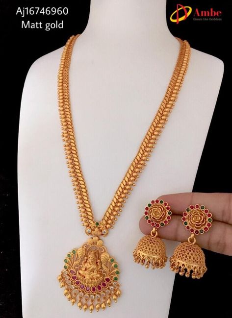 Simple Long Chains Indian Gold, Lakshmi Haram, Indian Gold Necklace Designs, Haram Designs, Gold Haram, Indian Wedding Jewelry Sets, Gold Jewels Design, Gold Jewelry Outfits, New Gold Jewellery Designs