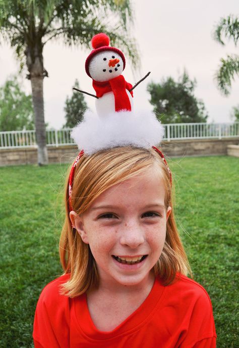 snowman headband Having a snow day?  Get the kids involved with these fun snow day food and snow day craft ideas. Snowman Headband, Diy Christmas Hats, Christmas Wedding Favors, Snowman Party, Crazy Hat Day, Headband Crafts, Tacky Christmas, Holiday Hats, Crazy Hats