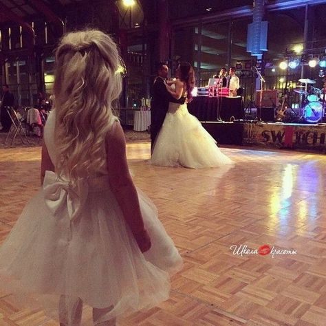 Great photo idea Decade Dance, Wedding Picture Poses, Some Day, Future Wedding Plans, Wedding 2024, Wedding Photos Poses, Cute Wedding Ideas, Wedding Picture, Wedding Photography Poses