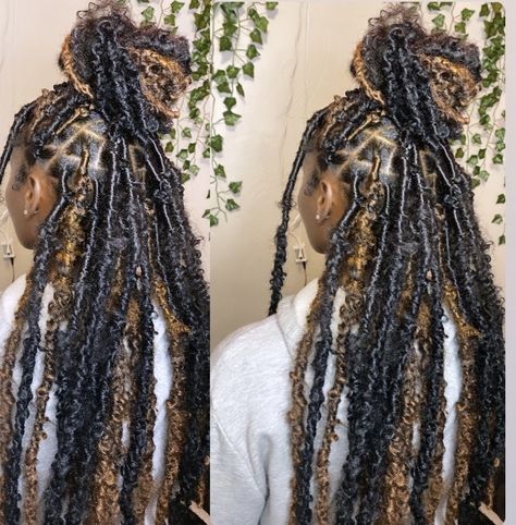 Faux Locs Styles Peekaboo, Faux Locs With Peekaboo Color, Peekaboo Locs Natural Hair, Faux Locs Peek A Boo, Faux Locs Styles With Color, Soft Locs Hairstyles Peekaboo, Peekaboo Hair Color Faux Locs, Peekaboo Distressed Locs, Blonde Peekaboo Locs