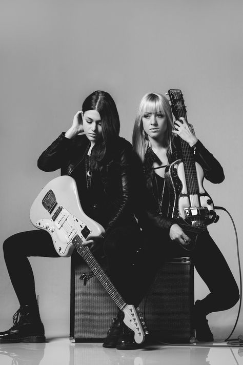 Guitar Girl Magazine Best Female Guitarists, Girl Guitar Player Magazine & Blog » Larkin Poe on Background and Touring with New Music called Kin Guitarist Photoshoot, Rock Bands Photography, Guitarist Photography, Punk Photoshoot, Rock Band Photos, Larkin Poe, Music Photoshoot, Duo Band, Band Photoshoot