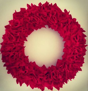 Diy Christmas Ribbon Wreath, Felt Wreaths, Burlap Wreath Tutorial, Valentine Wreaths, Square Wreath, Fall Mesh Wreaths, Felt Squares, Easy Diy Wreaths, Felt Wreath