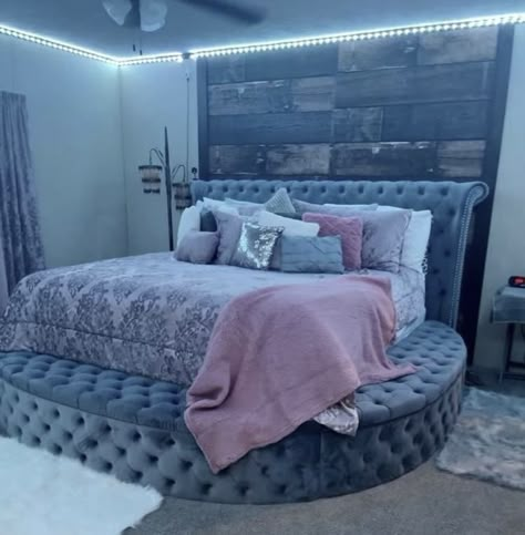 Modern Baddie Bedroom, Beautiful Bed Designs, Girl Apartment Decor, Girl Apartment, Luxury Room Bedroom, First Apartment Decorating, Bedroom Decor For Teen Girls, Luxury Room, Beautiful Bed